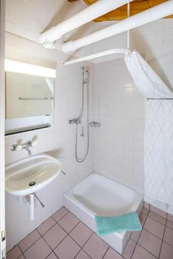 Bathroom 3, Berghaus Leiterli, Obersimmental
