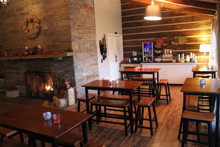 Food & Drinks 4, Cliff Dwellers Inn, Watauga
