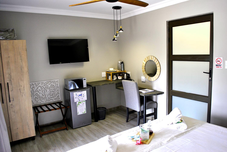 Bedroom 2, Christie's Inn, Mopani