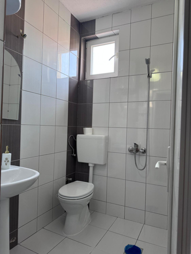 Others 4, Hotel Balkan