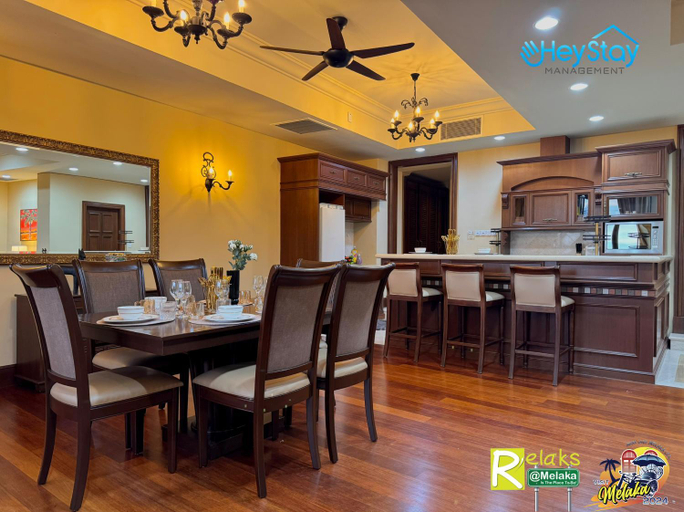 Food & Drinks 4, CasaDeRio DeluxRiverSuite Walk5minsToJonkerSt by HeyStay Management, Malacca City