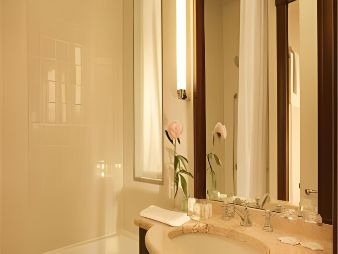 Bathroom 4, Hotel De l'Arcade, Paris