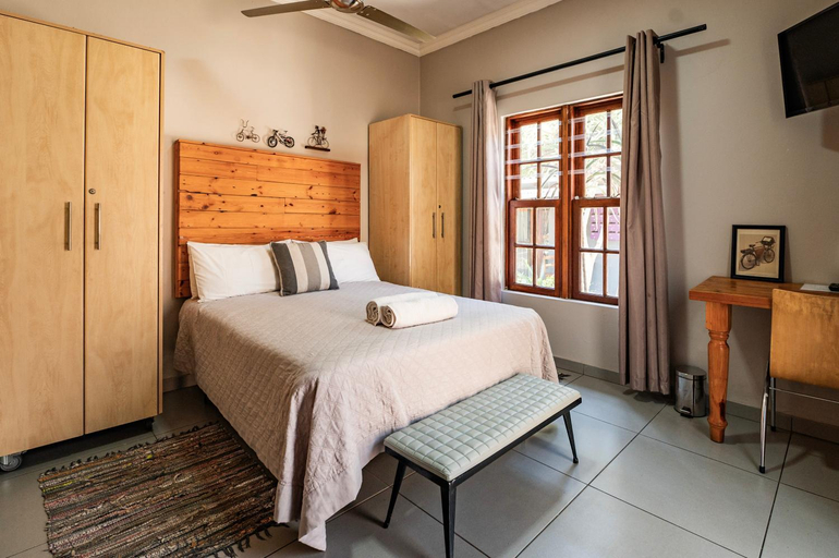 Bedroom 3, The Village in Hatfield, City of Tshwane