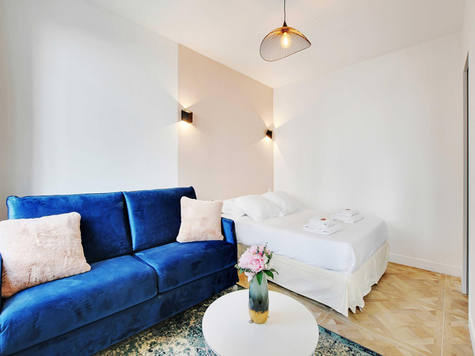 3, Super Studio - Place de la Bastille, Paris
