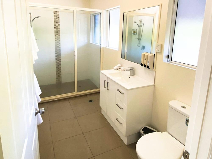 Bathroom 4, Park Regis Anchorage, South Townsville