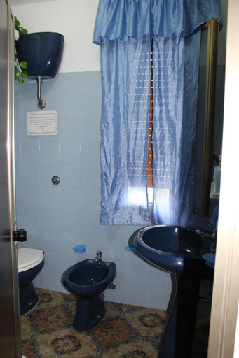 Bathroom 2, Bed & Breakfast Paui, Oristano