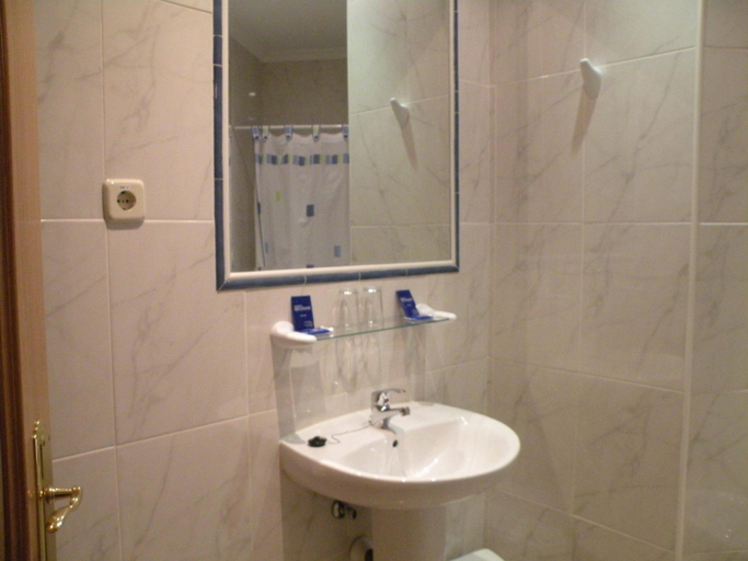 Bathroom 2, Hostal Benamar, Madrid