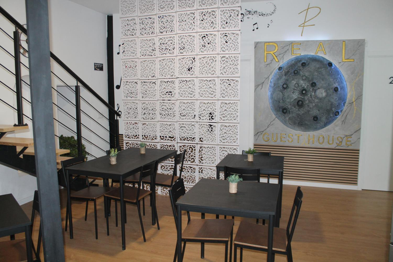 Others 4, Real Guest House, Almada