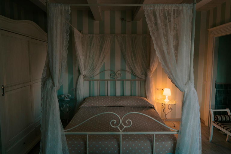 Bedroom 2, Ca' del Conte, Salerno