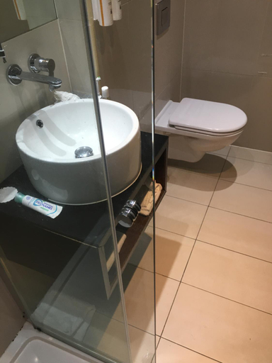 Bathroom 2, Cabin lodge heston, London