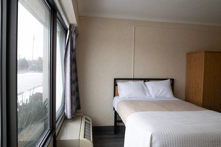 Bedroom 2, Residence & Conference Centre - Sarnia, Lambton
