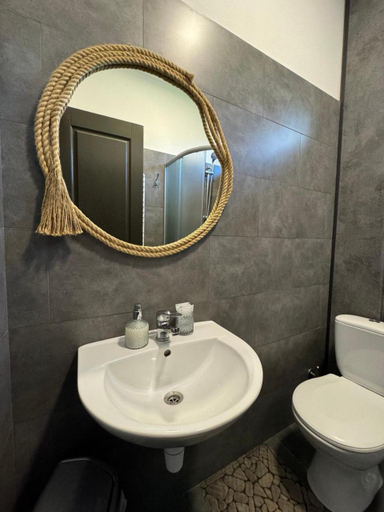 Bathroom 3, Girske Povitria 2, Iaremchans'ka