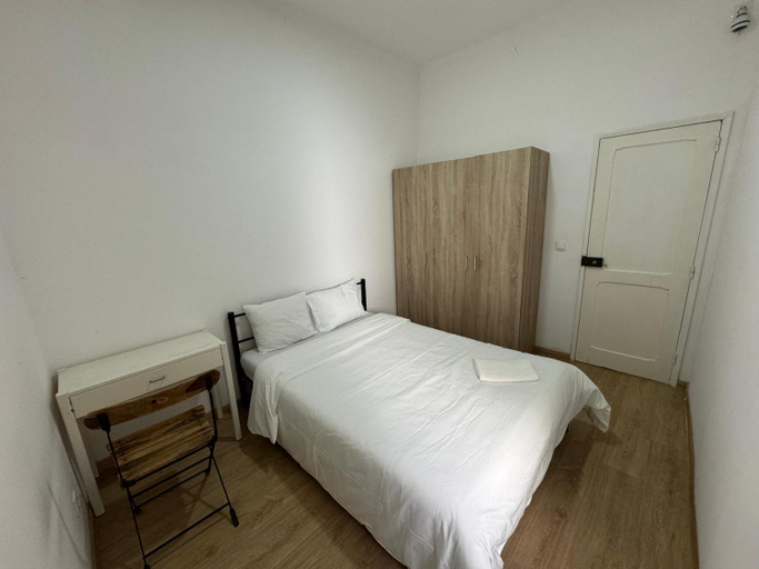 Bedroom 2, arroios rest, Lisbon