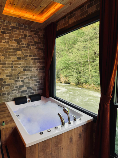 Bathroom, River House, Ardeşen