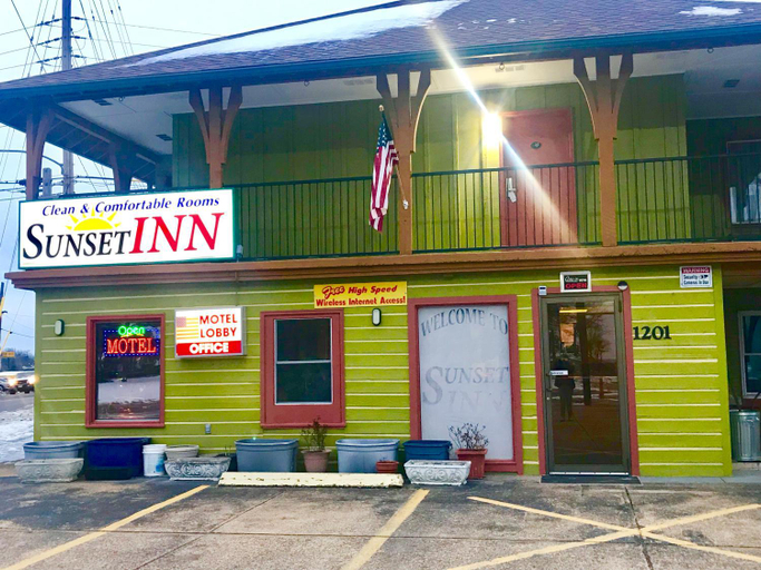 Others 3, Sunset Inn-Rolla, Phelps