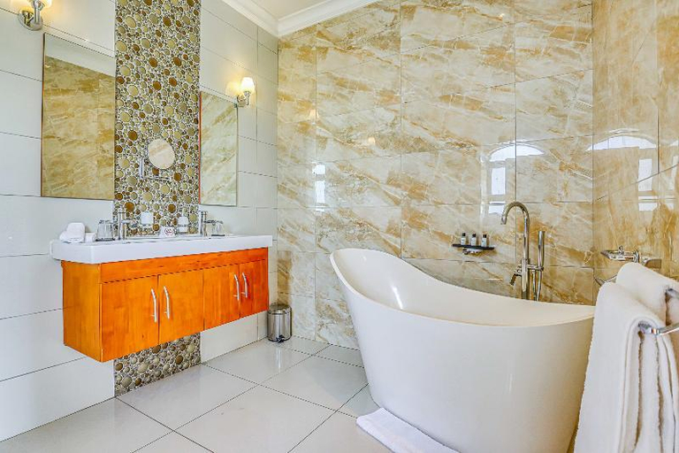Bathroom 4, Villa Tasha Luxury Suites, West Rand