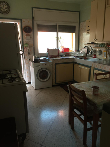 Food & Drinks 3, Property located in a quiet area close to the train station and town, Casablanca