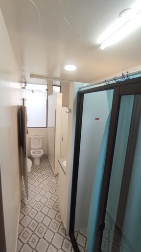 Bathroom 2, Home Away, Oropeza