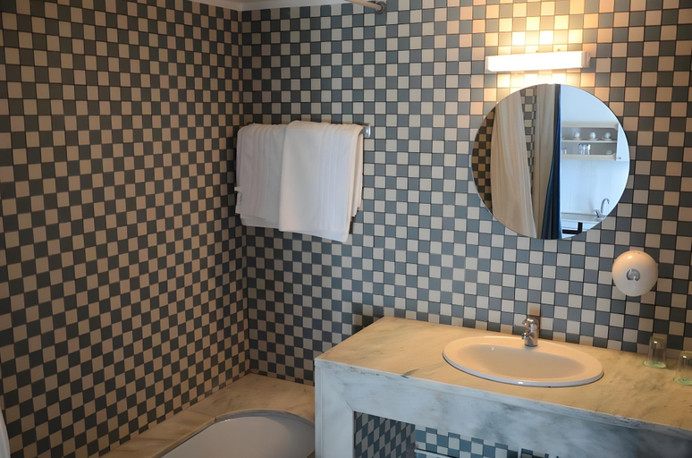Bathroom 3, Appart-Hôtel Tagadirt, Agadir-Ida ou Tanane