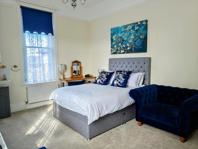 Bedroom 2, Langley House, Hampshire