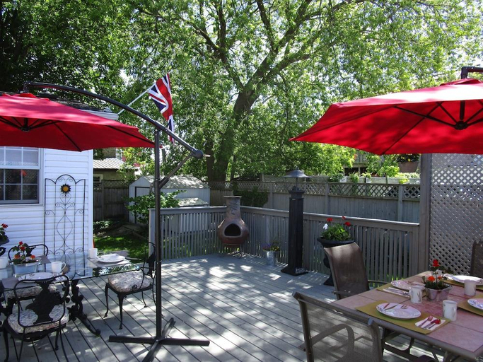 Food & Drinks, Sir Isaac Brock B&B Luxury Suites, Leeds and Grenville