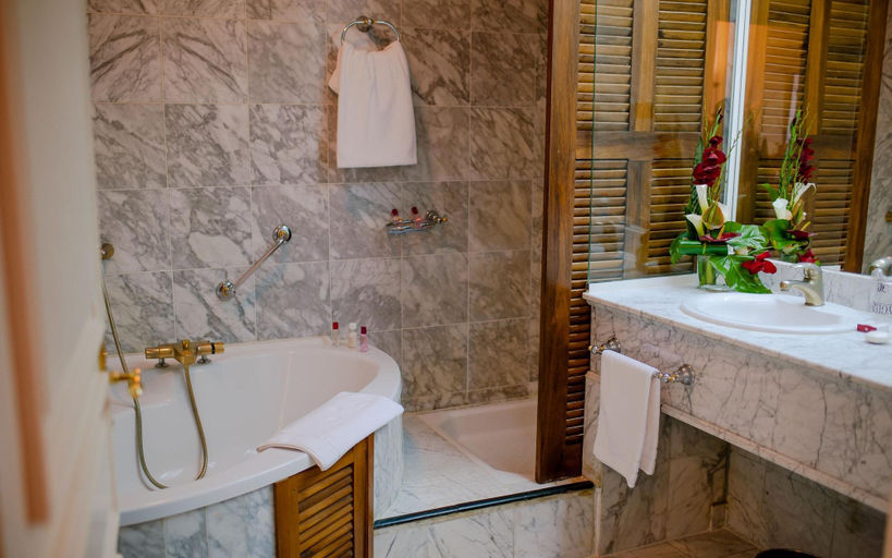 Bathroom 4, Hôtel Colbert Palace, Analamanga