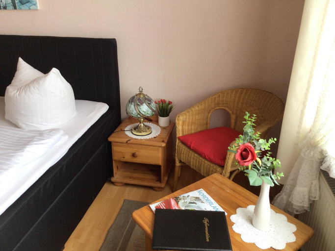 Others 3, Pension „La Rose“, Aurich