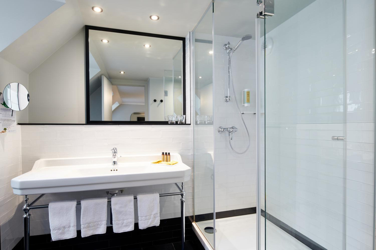 Bathroom 4, Hotel Provinces Opera, Paris