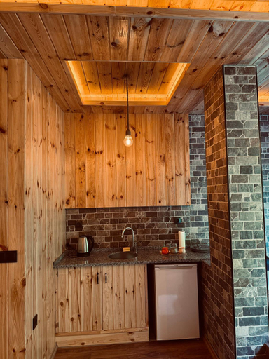 Others 5, River House, Ardeşen