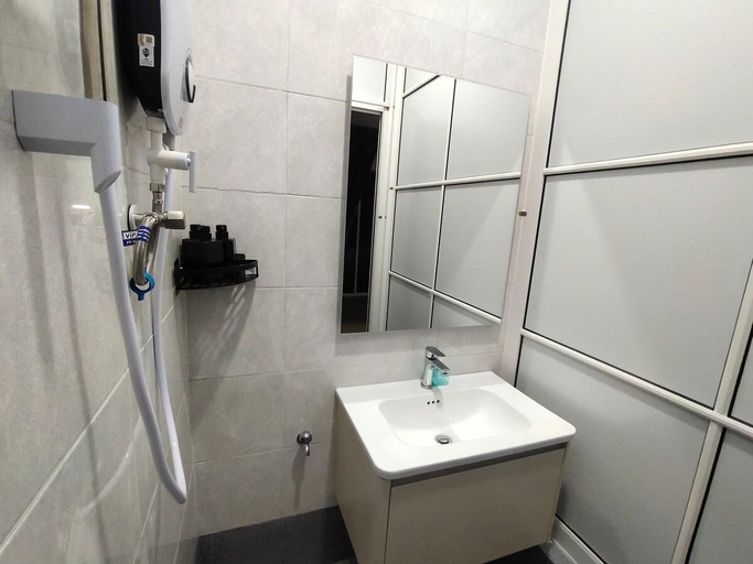 Bathroom 3, UjongPasir ModenHouse - Karaok/MsgChair/ArcadeGame, Malacca City