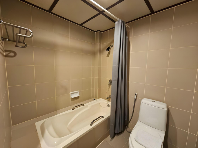 Bathroom 4, Botany Beach Resort Pattaya, Sattahip