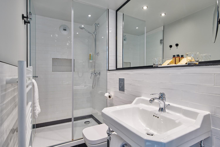 Bathroom 4, Hotel Provinces Opera, Paris