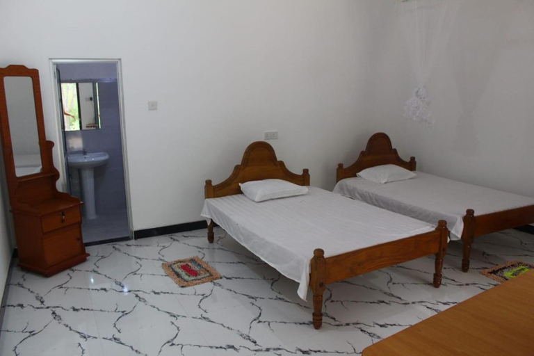 Others 4, HIKKADUWA REST, Katharagama