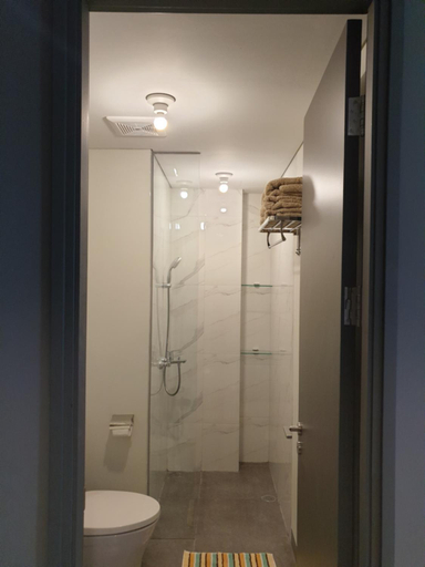 Bathroom 5, CozyHomes at One Residence Batam, Batam