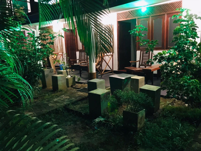 Others 5, Lion Paradise Surf Beach, Matara Four Gravets