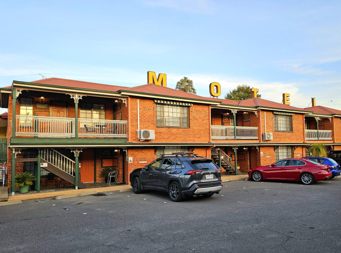 Others 4, Poet's Recall Motel, Gundagai