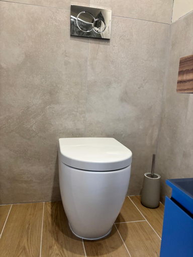 Bathroom 3, La Fuga, Lucca