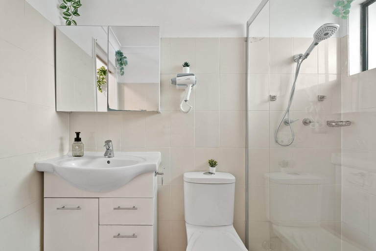 Bathroom 3, Classic Double Room in Peakhurst - Centrally Located - Shared Bathroom, Sydney
