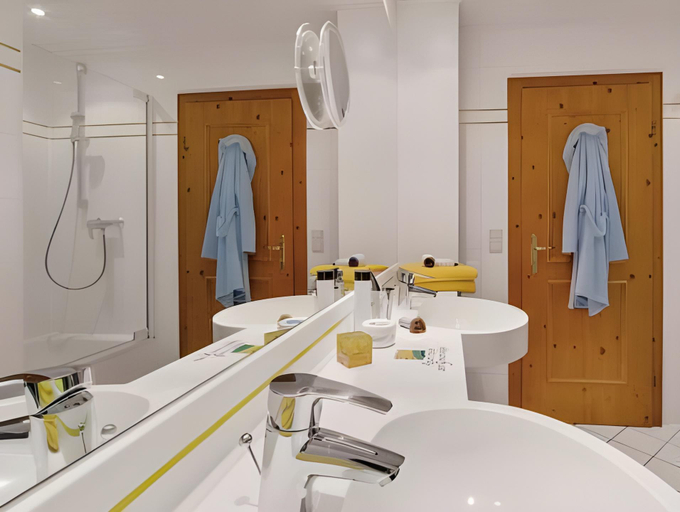 Bathroom 3, Apart Hotel am Sonnenhugel, Rottal-Inn