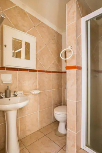 Bathroom 4, 54 Brecher, City of Tshwane