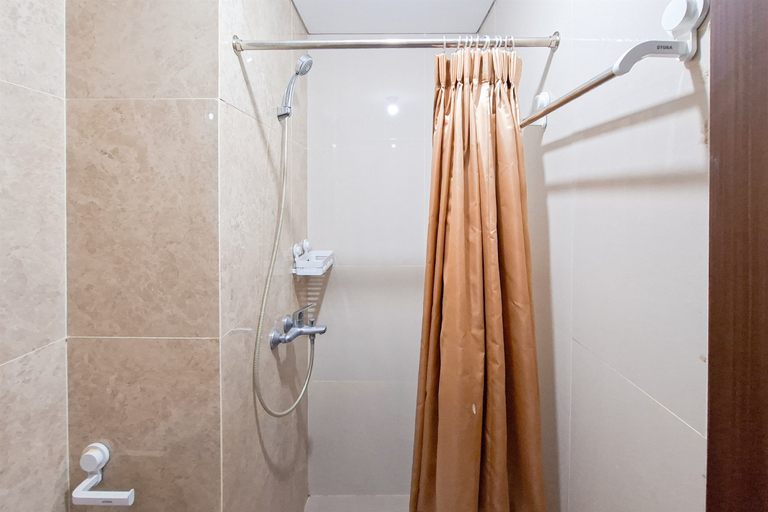 Bathroom 5, Studio near Transpark Mall Bintaro at Transpark Bintaro Apartment By Travelio, South Tangerang