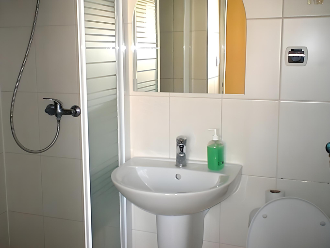 Bathroom 2, Zajazd Kaluzna zameldowanie do 20 00, Nowy Sącz