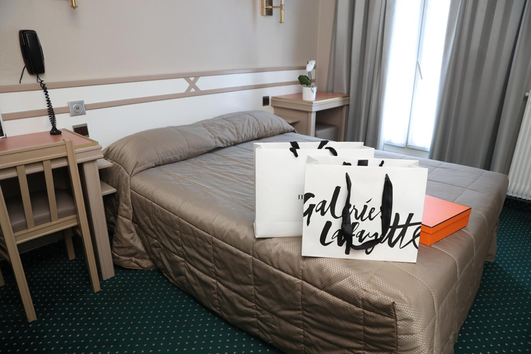 Bedroom 3, Des Arenes, Paris
