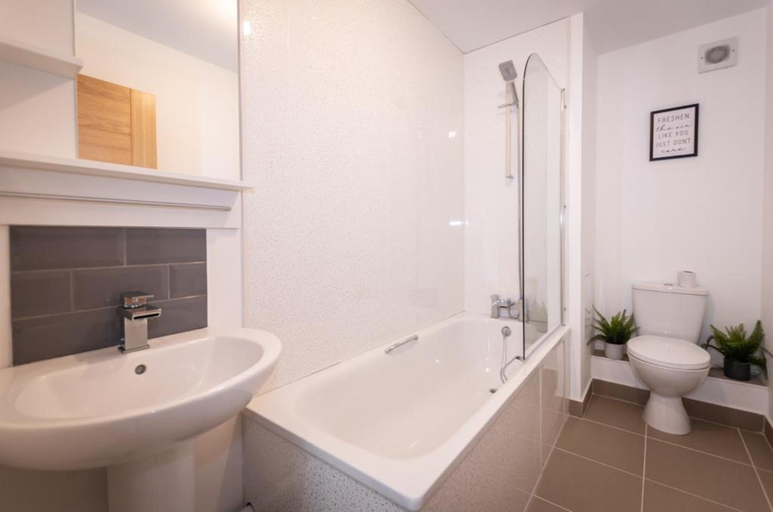 Bathroom 2, Relaxing Atlantic Mansions By Smart Apartments Short Lets & Serviced Accommodation Apartment Southam, Southampton