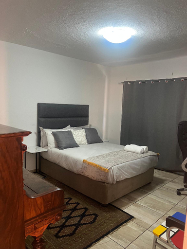 Bedroom 2, Gold Pot Stay a 5 bedroom House, City of Tshwane