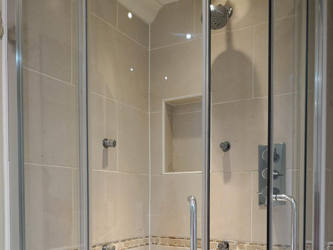 Bathroom 4, The Commercial Bar & Hotel, Cheshire West and Chester