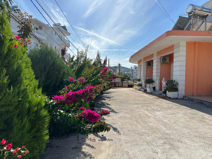 Others 4, Villa Nicolaos Ksamil, Sarandës
