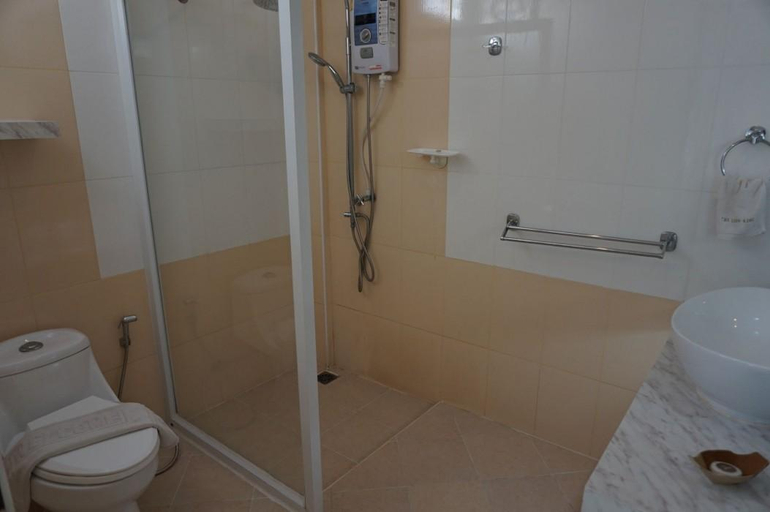 Bathroom 3, The Lion King Hotel, Muang Udon Thani