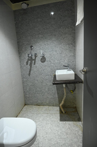 Bathroom 3, Hotel Churuvilla, Ranchi