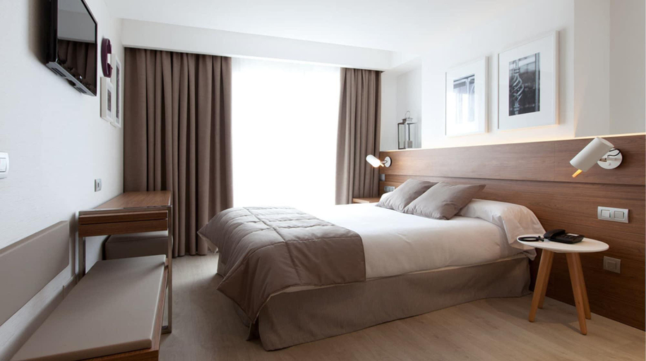 Bedroom 3, Hotel Gelmirez, A Coruña